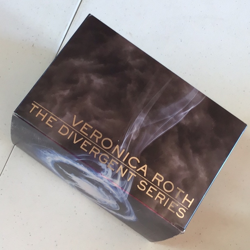 VERONICA ROTH THE DIVERGENT SERIES - Picture 2 of 7